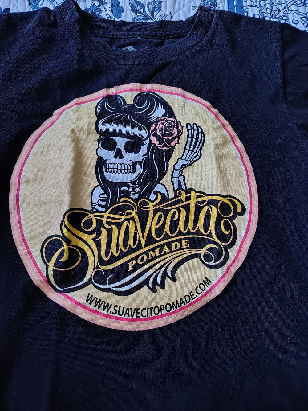 Suavecito Girls Short Sleeve Tee in Black with Graphic Logo Size M